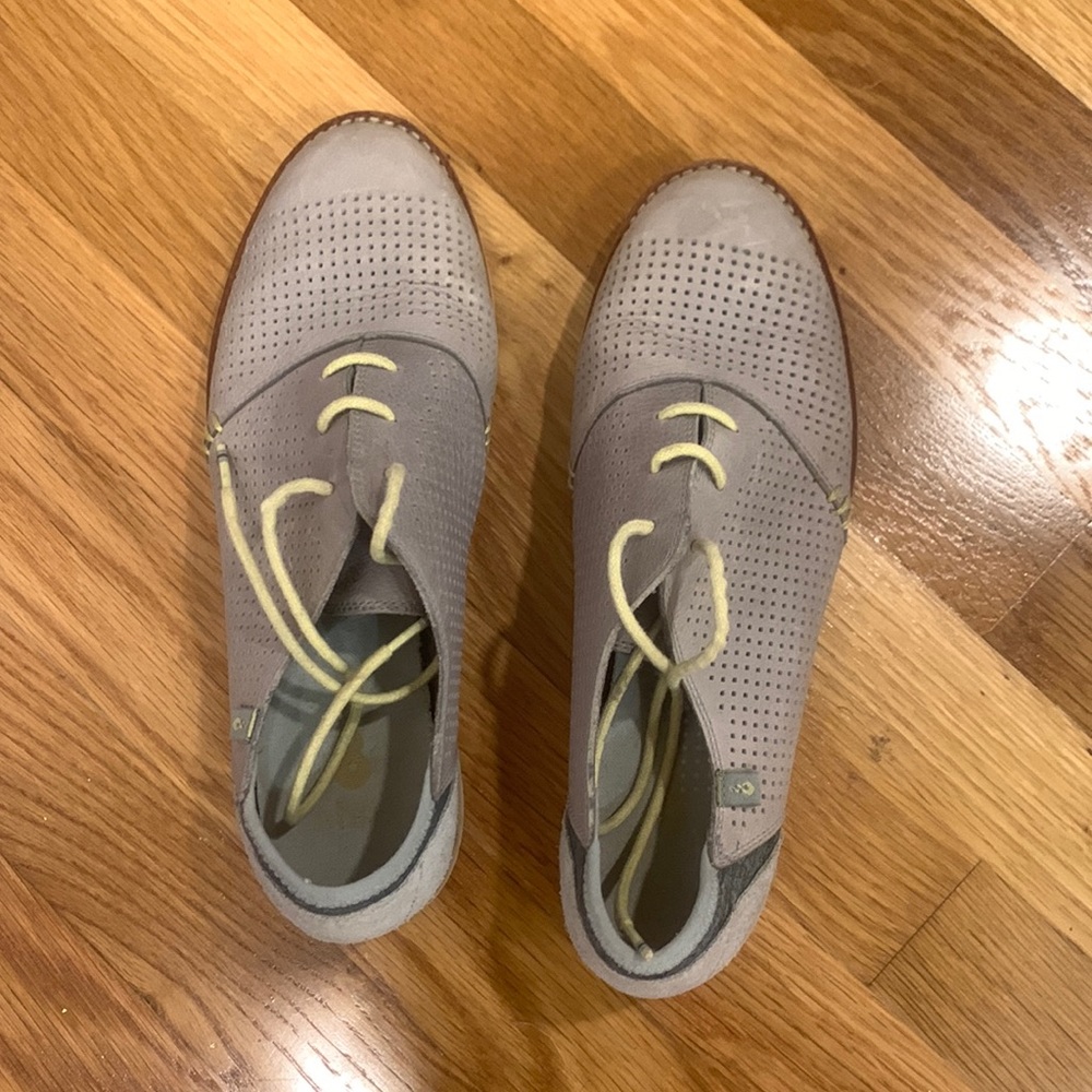 Ahnu Brand; leather textile upper; textile leather lining; rubber sole